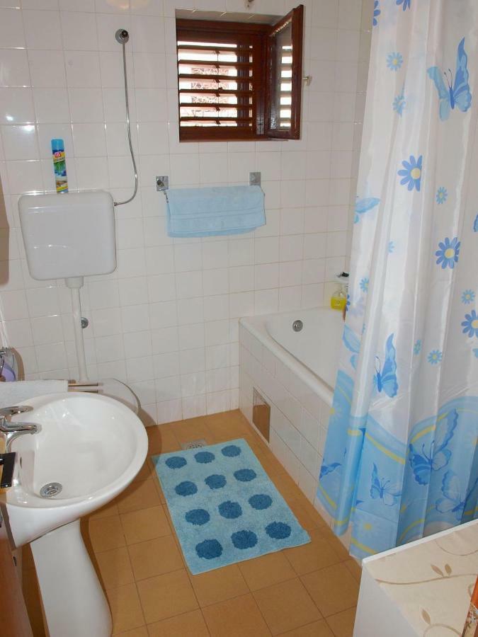 Apartments Mirja - 100M From The Beach & Parking トロギール エクステリア 写真